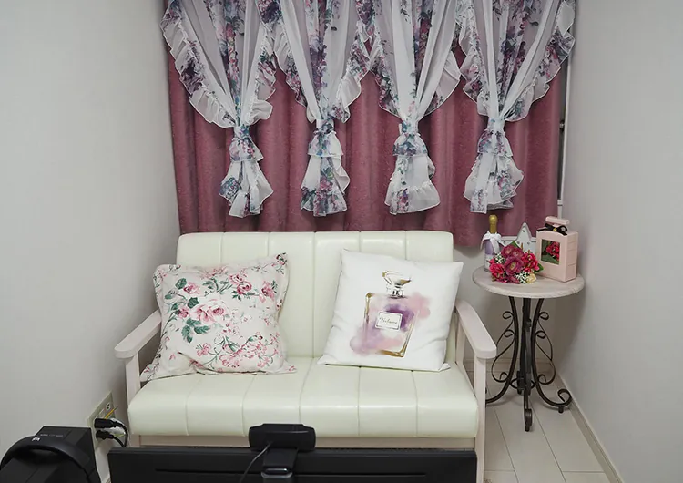 東京・新宿でおすすめの大手チャットレディ事務所「アリュール新宿店」の店内写真。