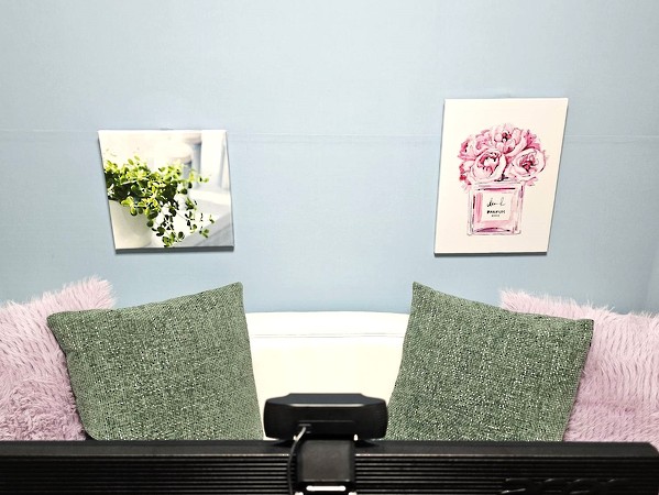 埼玉・大宮でおすすめの大手チャットレディ事務所「アリアチャット大宮店」の店内写真。