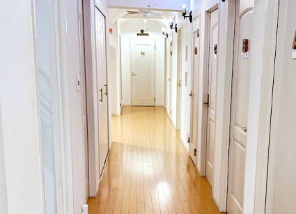 兵庫でおすすめの大手チャットレディ事務所「アリアチャット尼崎店」の店内写真。