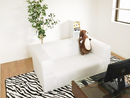 大阪・枚方でおすすめの大手チャットレディ事務所「アリアチャット枚方店」の店内写真。