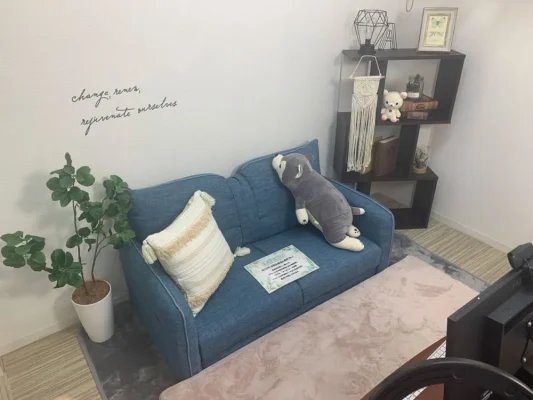 福岡・博多でおすすめの大手チャットレディ事務所「チャットレディJP博多ALL店」の店内写真。