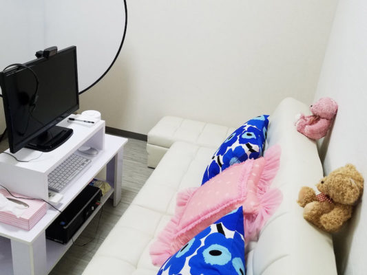 京都・鳥丸でおすすめの大手チャットレディ事務所「チャットレディJP烏丸中央店」の店内写真。