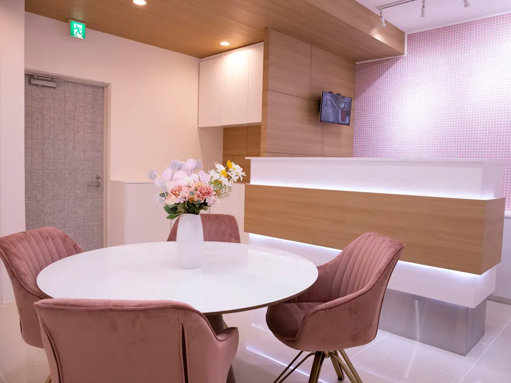 大阪・難波でおすすめの大手チャットレディ事務所「チャットレディJPなんばTLI店」の店内写真。