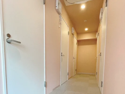 埼玉・大宮でおすすめの大手チャットレディ事務所「チャットレディJP大宮ALL店」の店内写真。