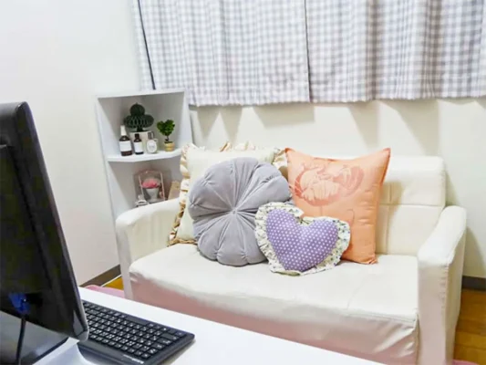 埼玉・南浦和でおすすめの大手チャットレディ事務所「チャットレディJP南浦和店」の店内写真。