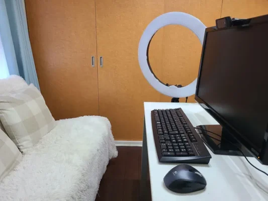 東京・都庁前でおすすめの大手チャットレディ事務所「チャットレディJP都庁前店」の店内写真。