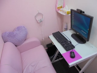 東京・新宿でおすすめの大手チャットレディ事務所「チャットレディJP東新宿1号店」の店内写真。