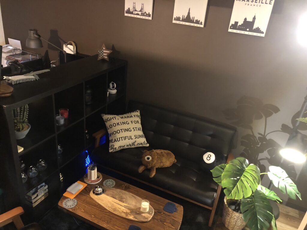 愛知でおすすめの大手チャットレディ事務所「CHATSTYLE一宮店」の店内写真。