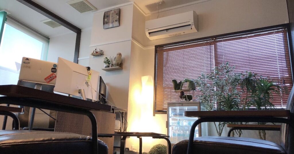 愛知でおすすめの大手チャットレディ事務所「CHATSTYLE豊橋店」の店内写真。