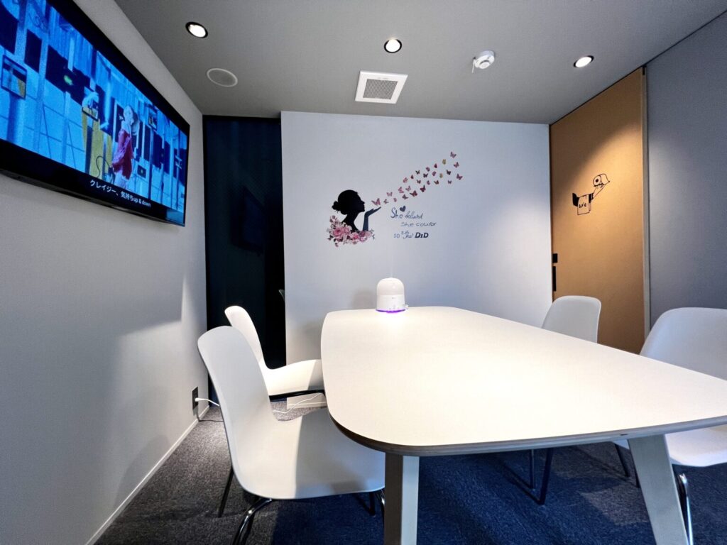 福岡・天神でおすすめの大手チャットレディ事務所「CHATSTYLE天神南店」の店内写真。