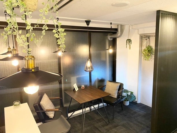 大阪・天王寺でおすすめの大手チャットレディ事務所「CHATSTYLE天王寺店」の店内写真。