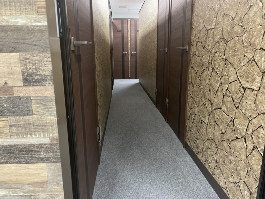 東京・三軒茶屋でおすすめの大手チャットレディ事務所「CHATSTYLE三軒茶屋店」の店内写真。