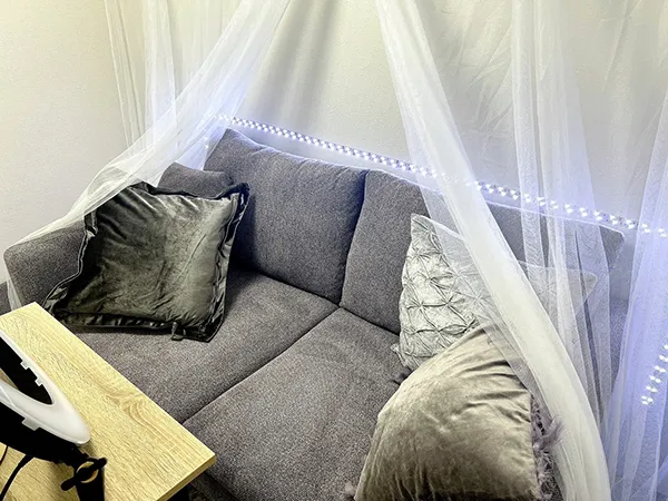 神奈川・横浜でおすすめの大手チャットレディ事務所「ライバーサポートグループ横浜店」の店内写真。