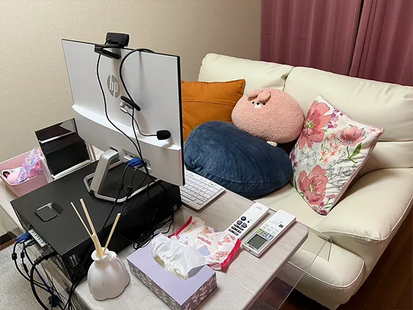 兵庫・尼崎でおすすめの大手チャットレディ事務所「ライバーサポートグループ阪神尼崎店」の店内写真。