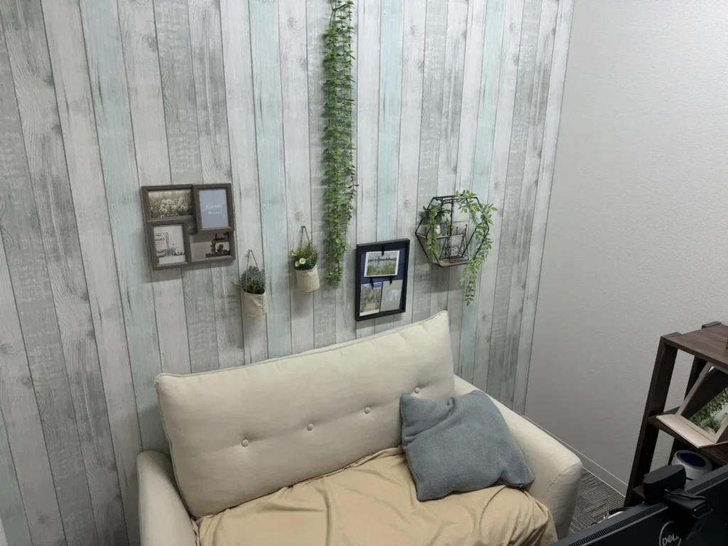 大阪・梅田でおすすめの大手チャットレディ事務所「ライバーサポートグループ梅田店」の店内写真。