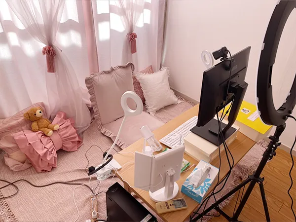 東京・新宿でおすすめの大手チャットレディ事務所「ライバーサポートグループ新宿店」の店内写真。